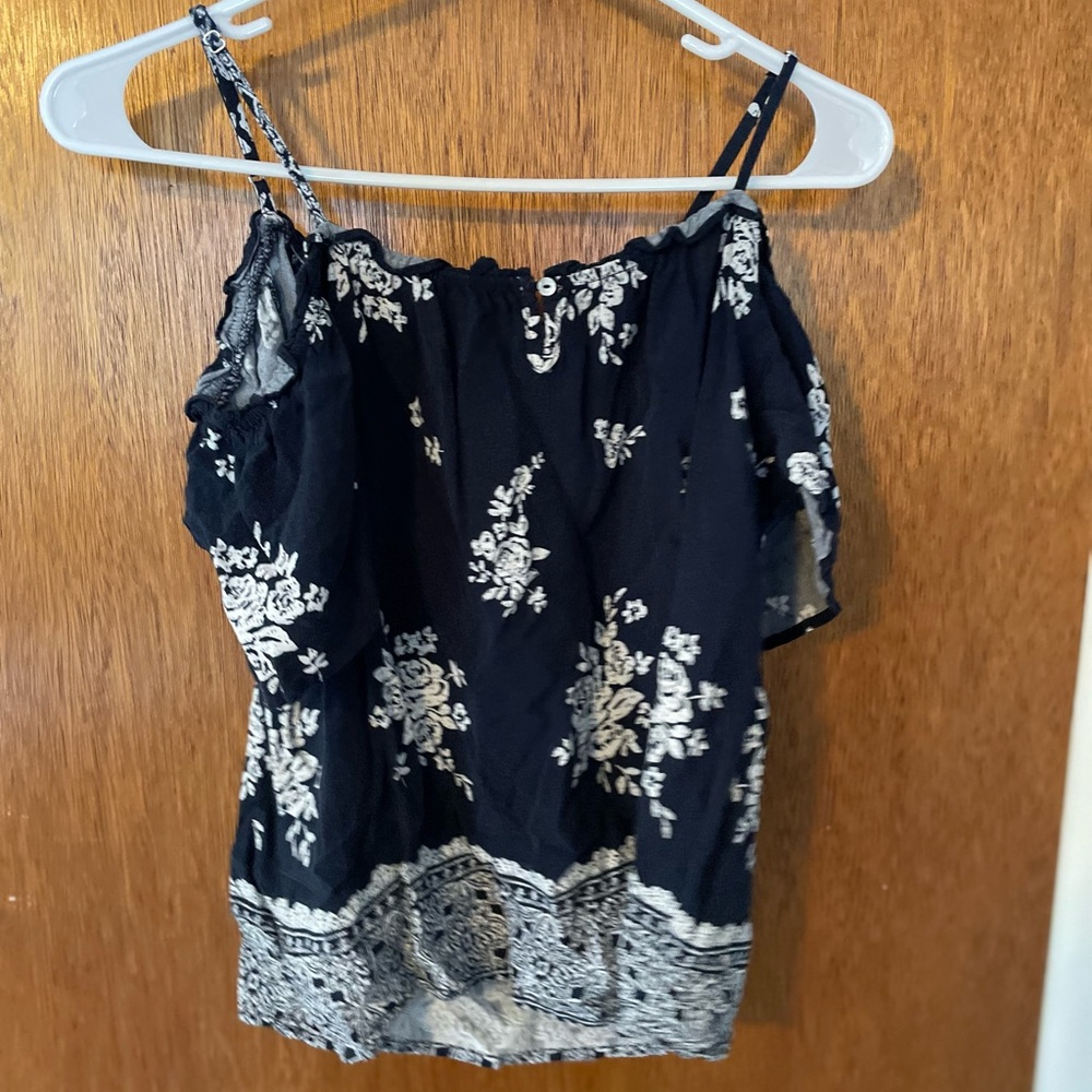 Women’s medium off the shoulders shirt. Never worn